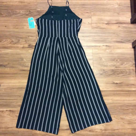 🌵💰⬇️ NWT! Jumpsuit- Dark Green GB - Picture 2 of 2